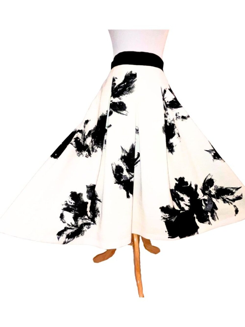Sophisticated High Waist Retro Vintage-Like Black & White Floral Full Long Skirt